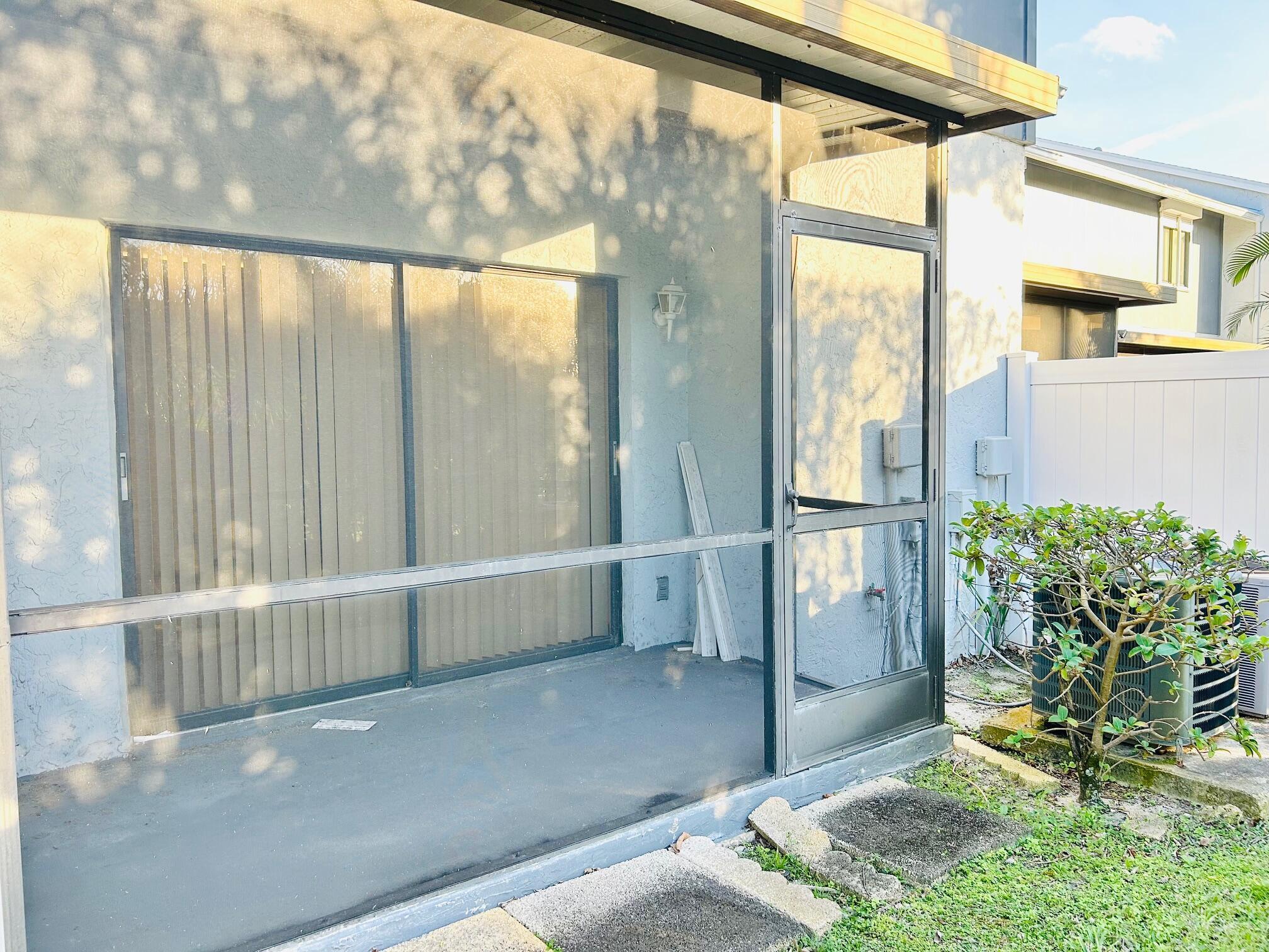 ARBOURS OF THE PALM BEACH - Residential