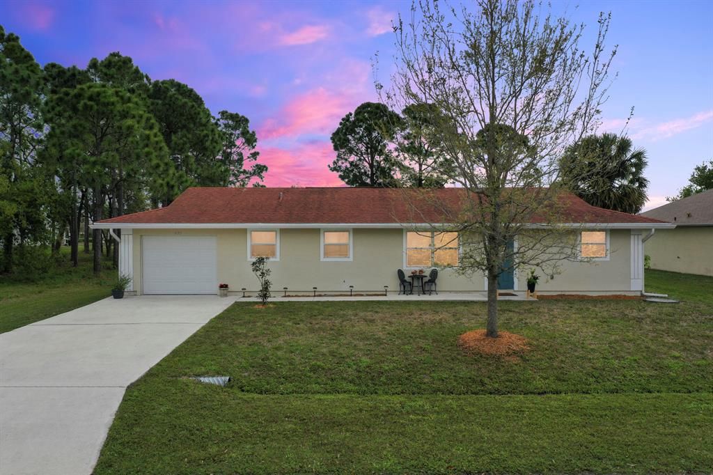 Photo of 431 SW Peach Street, Port Saint Lucie, FL 34983 (MLS # R10696699)