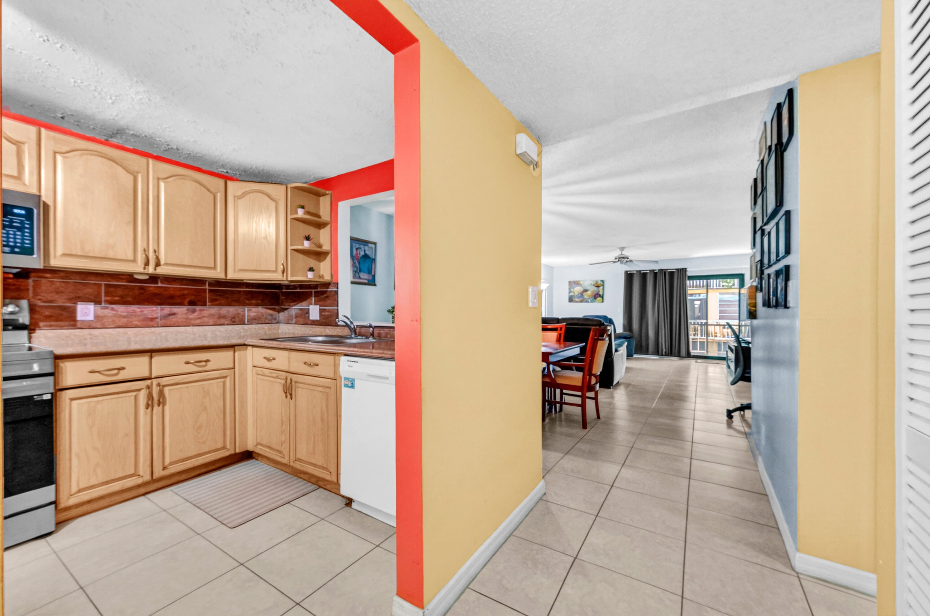 430 Commodore Drive 217, Plantation FL 33325