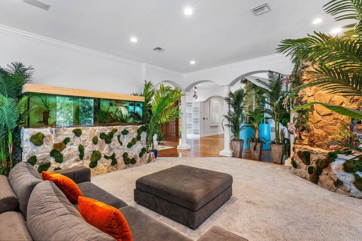 TROPIC ISLE - Residential