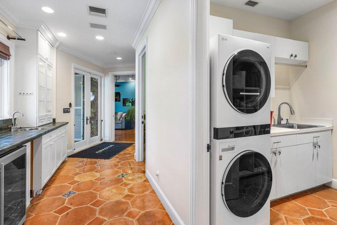 TROPIC ISLE - Residential