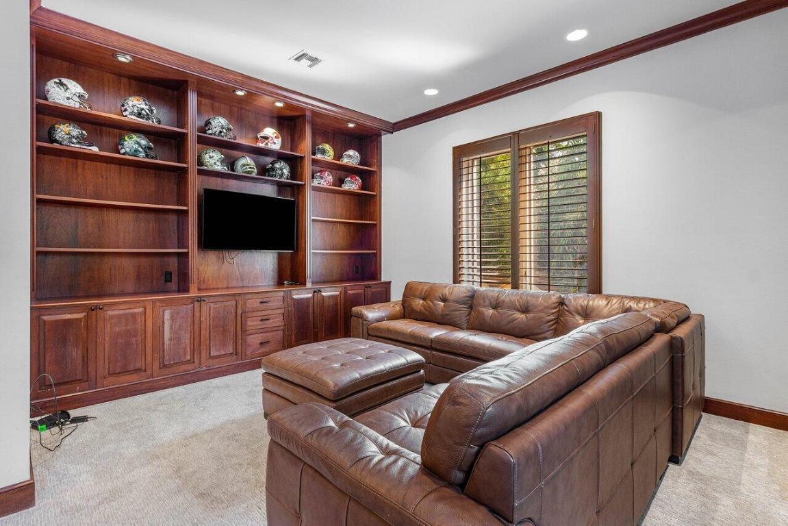 TROPIC ISLE - Residential