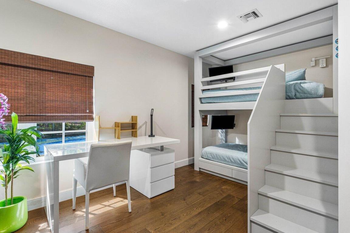 TROPIC ISLE - Residential