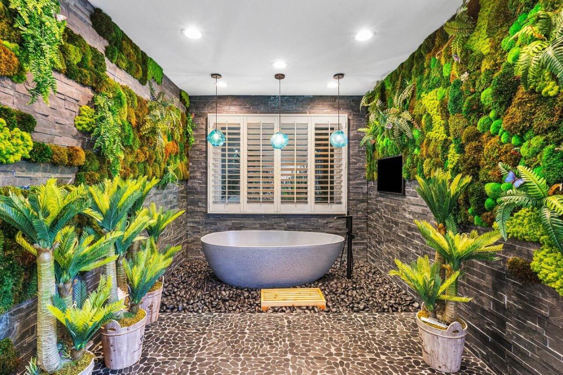 TROPIC ISLE - Residential