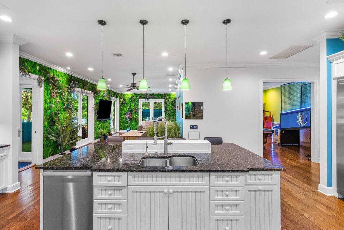 TROPIC ISLE - Residential