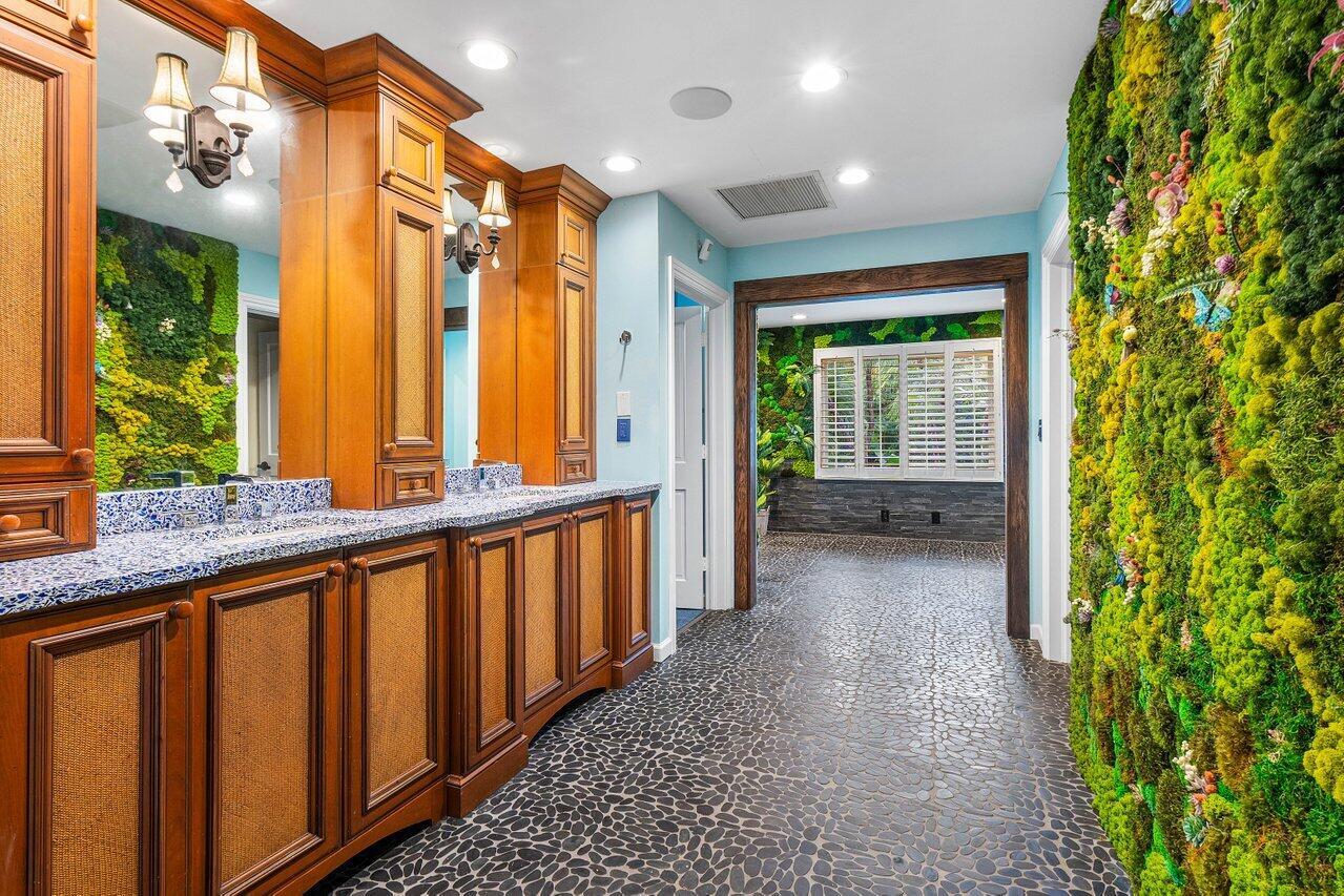 TROPIC ISLE - Residential