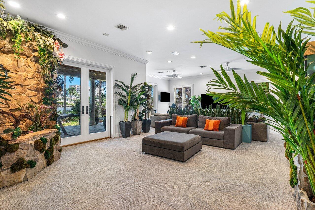 TROPIC ISLE - Residential