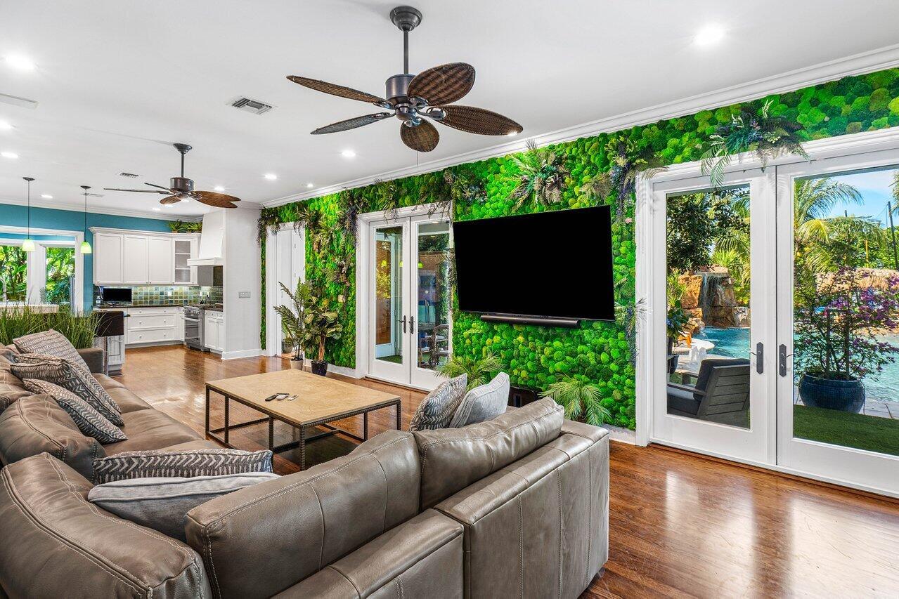 TROPIC ISLE - Residential