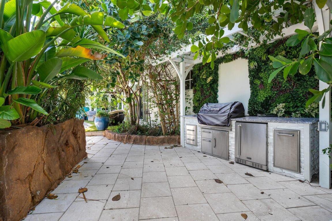 TROPIC ISLE - Residential