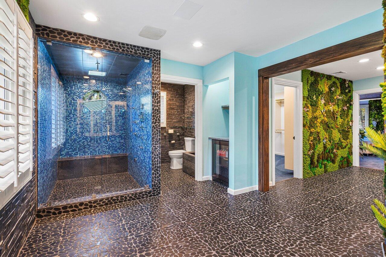 TROPIC ISLE - Residential