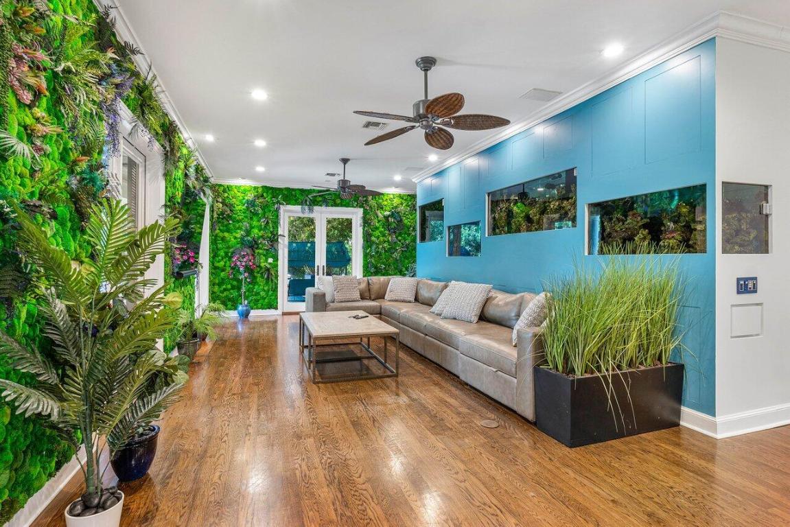 TROPIC ISLE - Residential