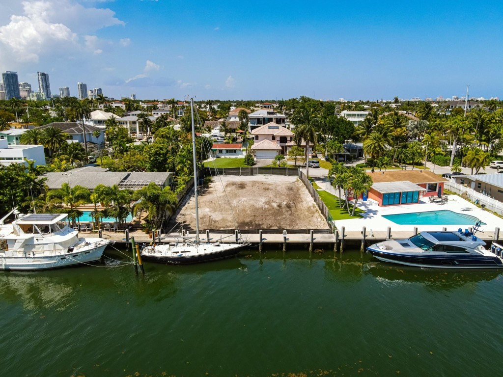 Lauderdale Harbors Sec A - Land