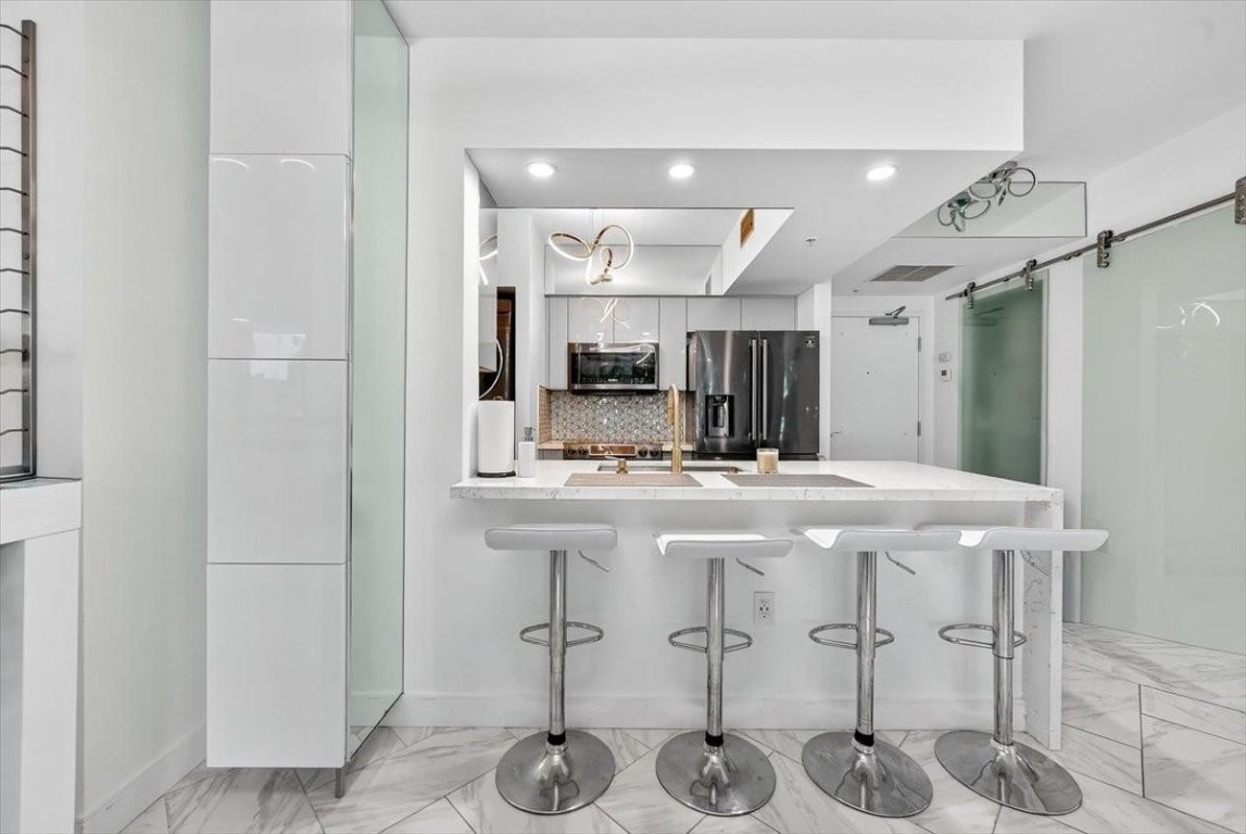 347 N New River Drive 807