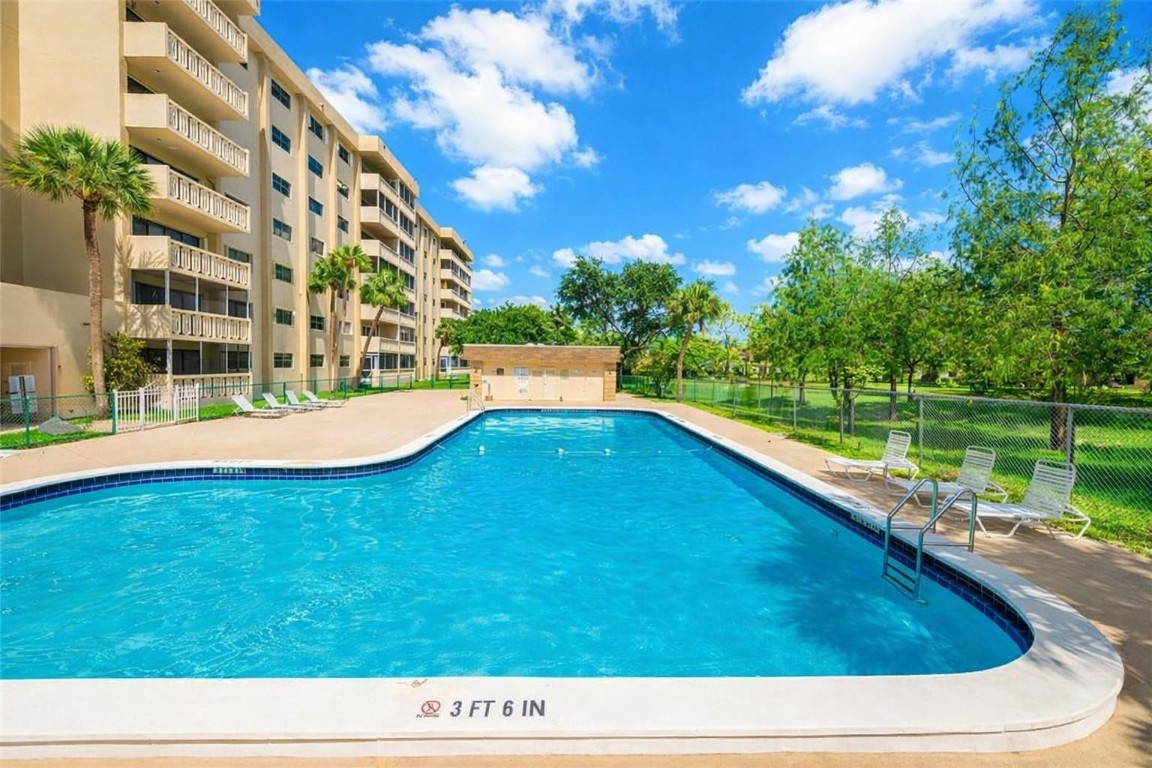 CANONGATE CONDO NO ONE - Residential