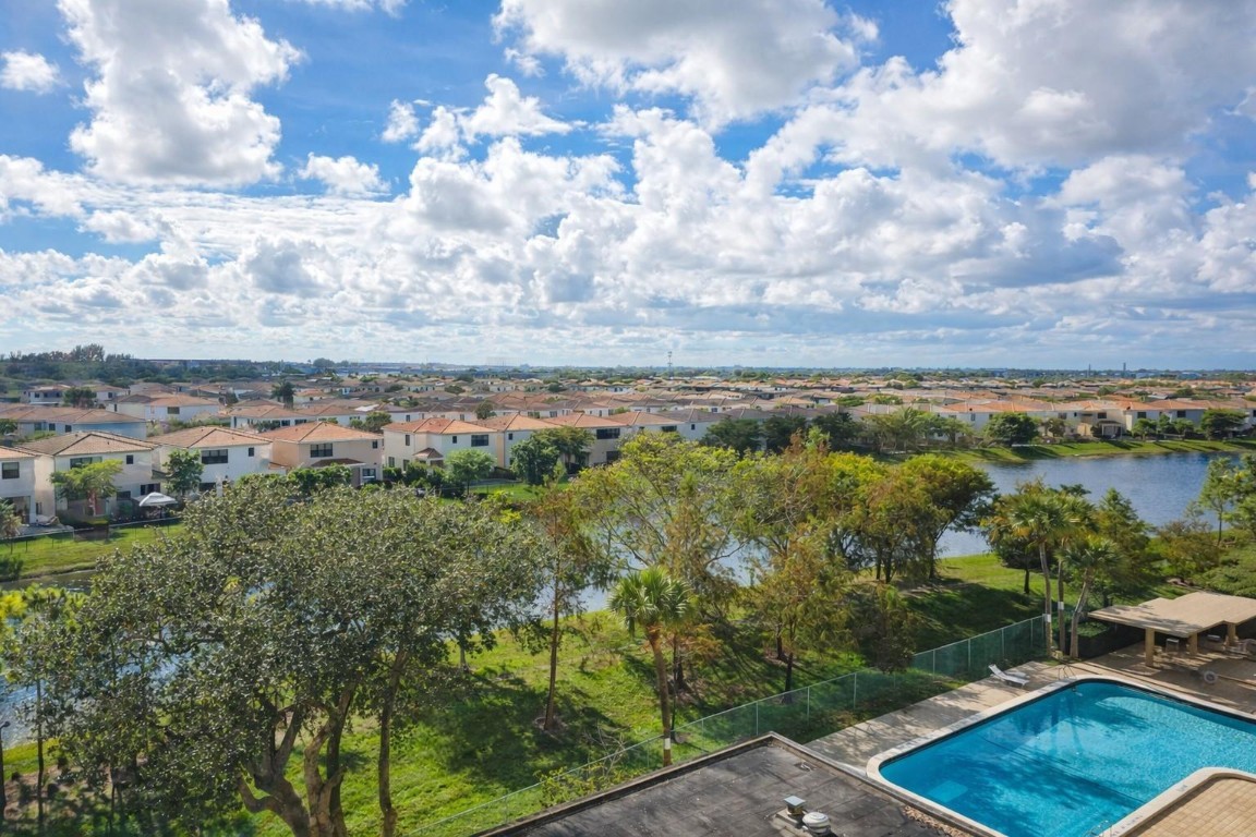 CANONGATE CONDO NO ONE - Residential