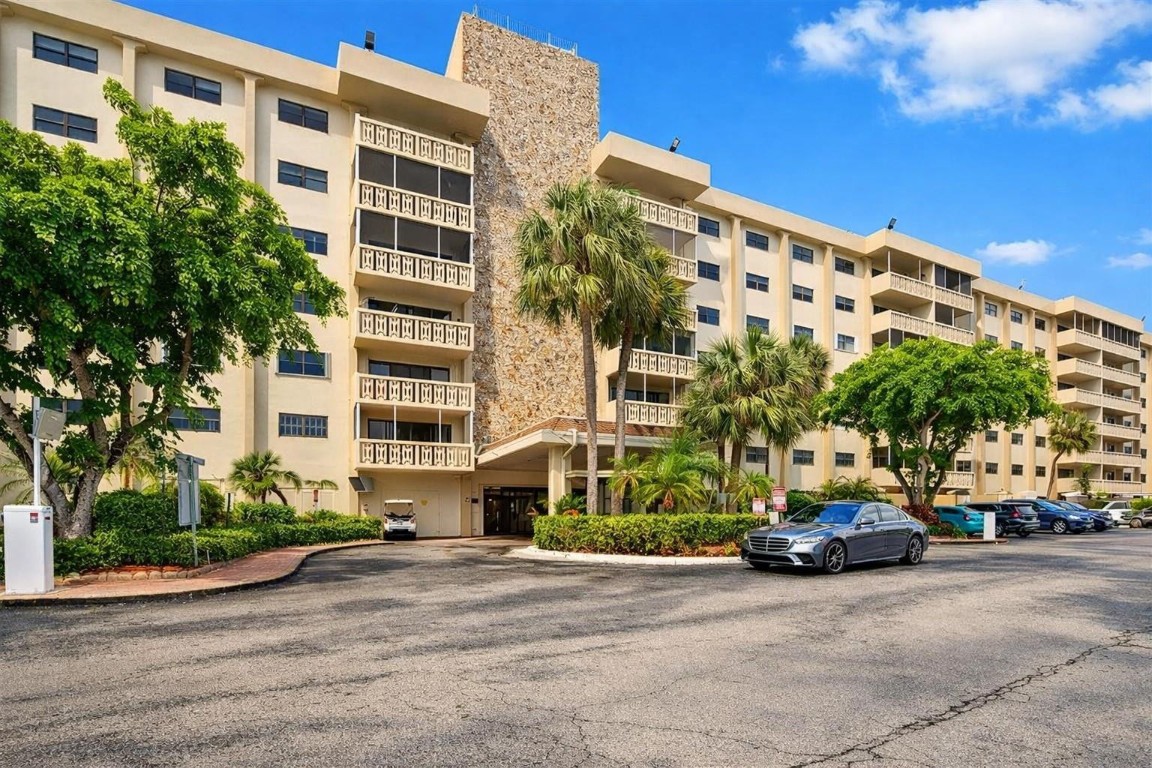 CANONGATE CONDO NO ONE - Residential