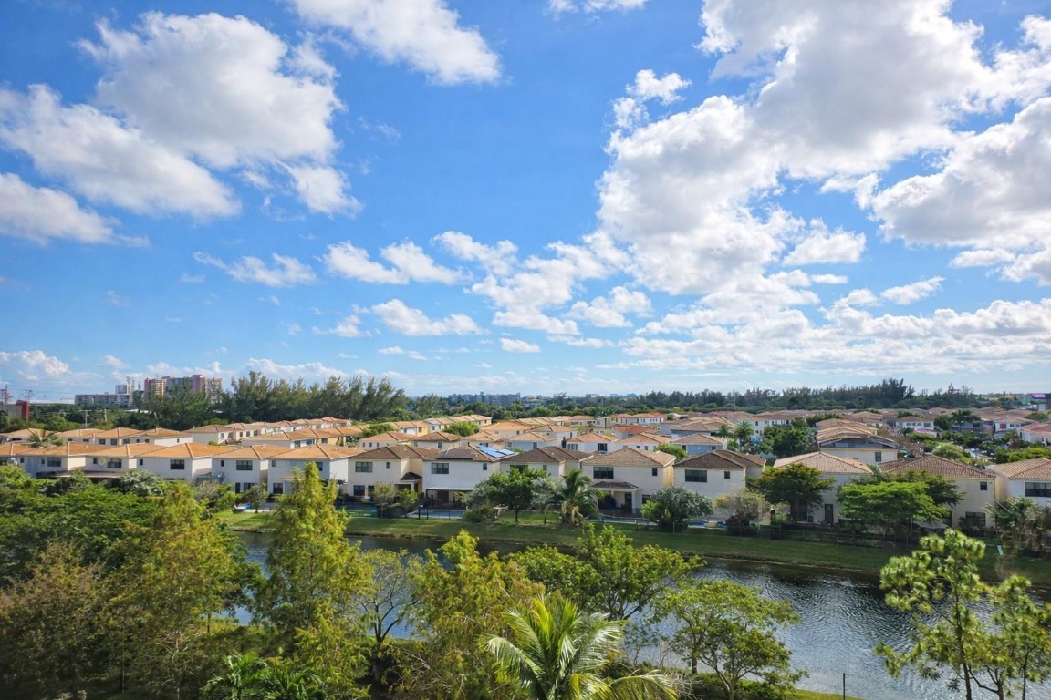 CANONGATE CONDO NO ONE - Residential