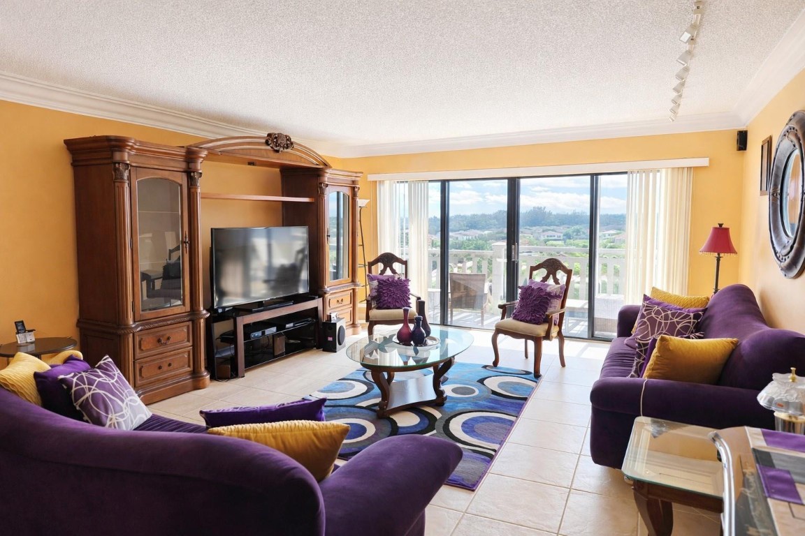 CANONGATE CONDO NO ONE - Residential