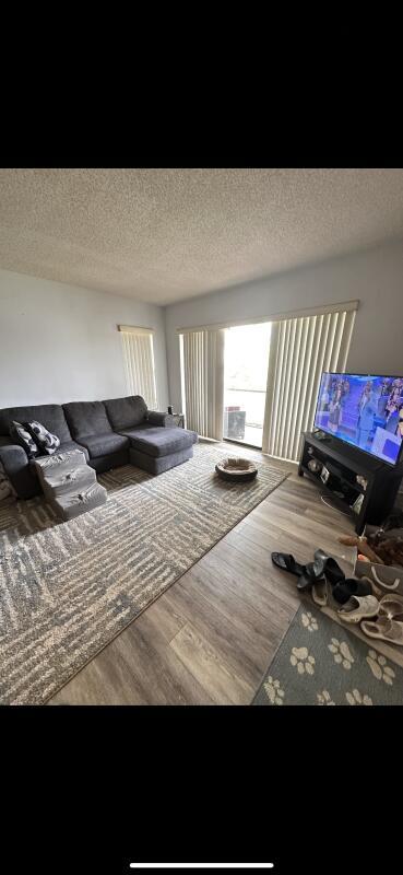 1118 Green Pine Boulevard B1, West Palm Beach, FL, 33409/$199,000 3 1118 Green Pine Boulevard B1