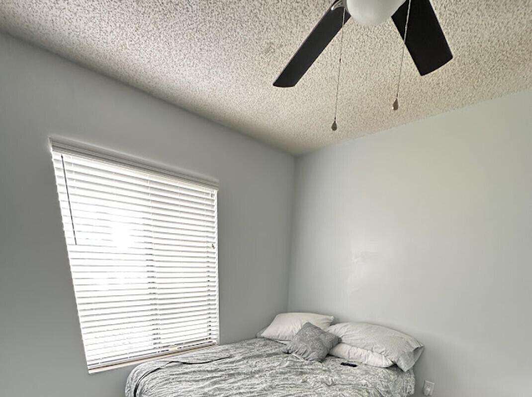 1118 Green Pine Boulevard B1, West Palm Beach, FL, 33409/$199,000 4 1118 Green Pine Boulevard B1