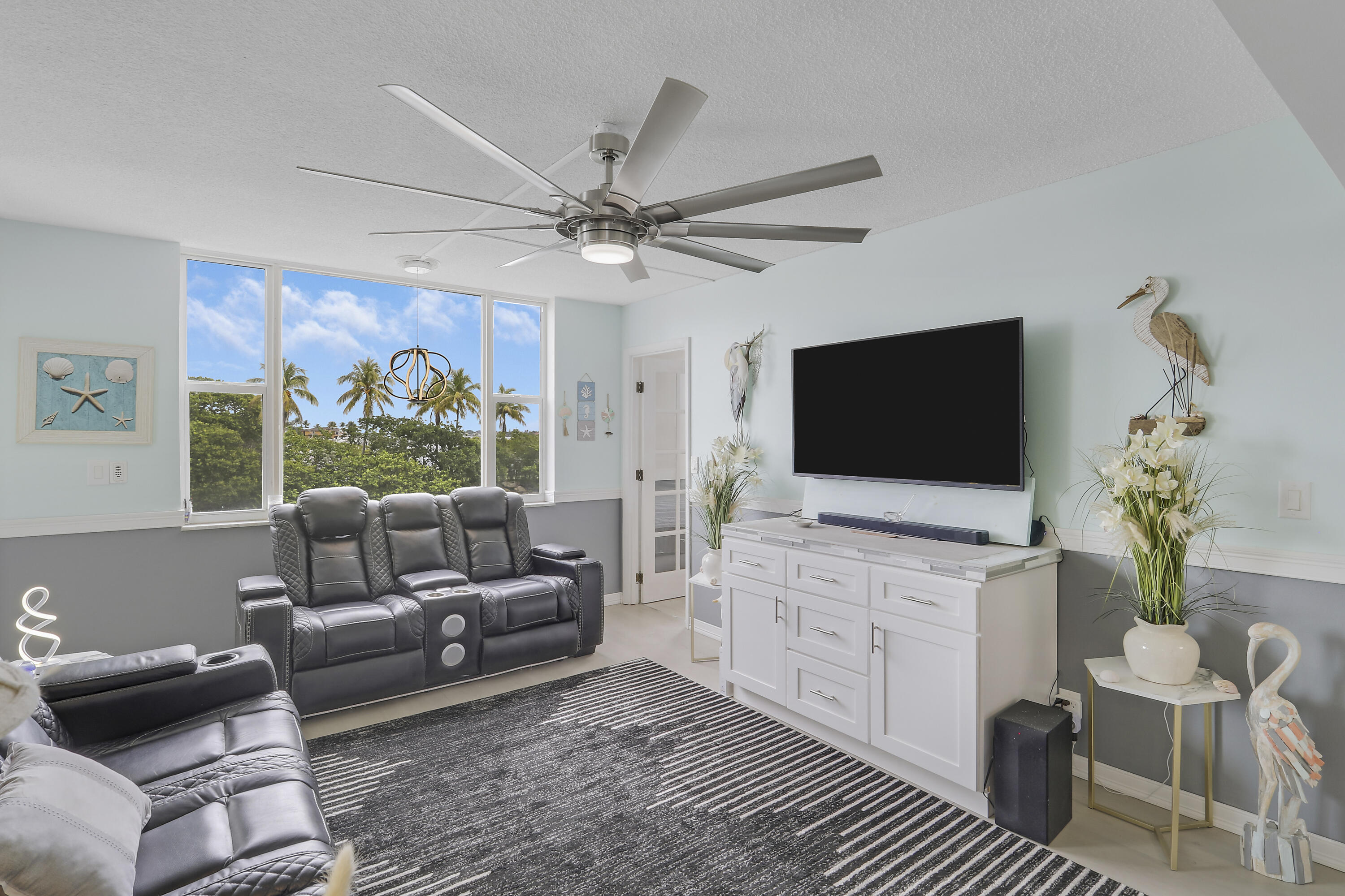 1820 New Palm Way 202