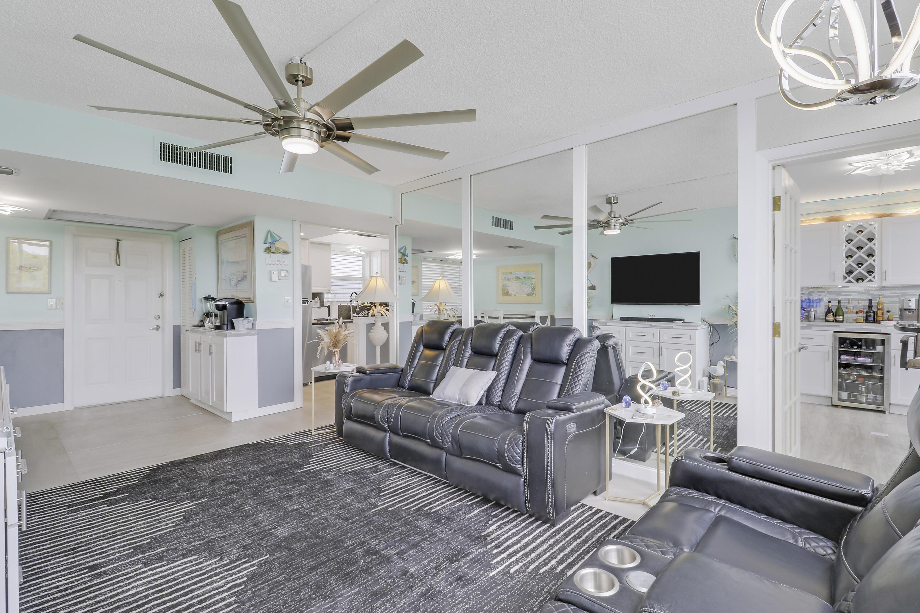 1820 New Palm Way 202