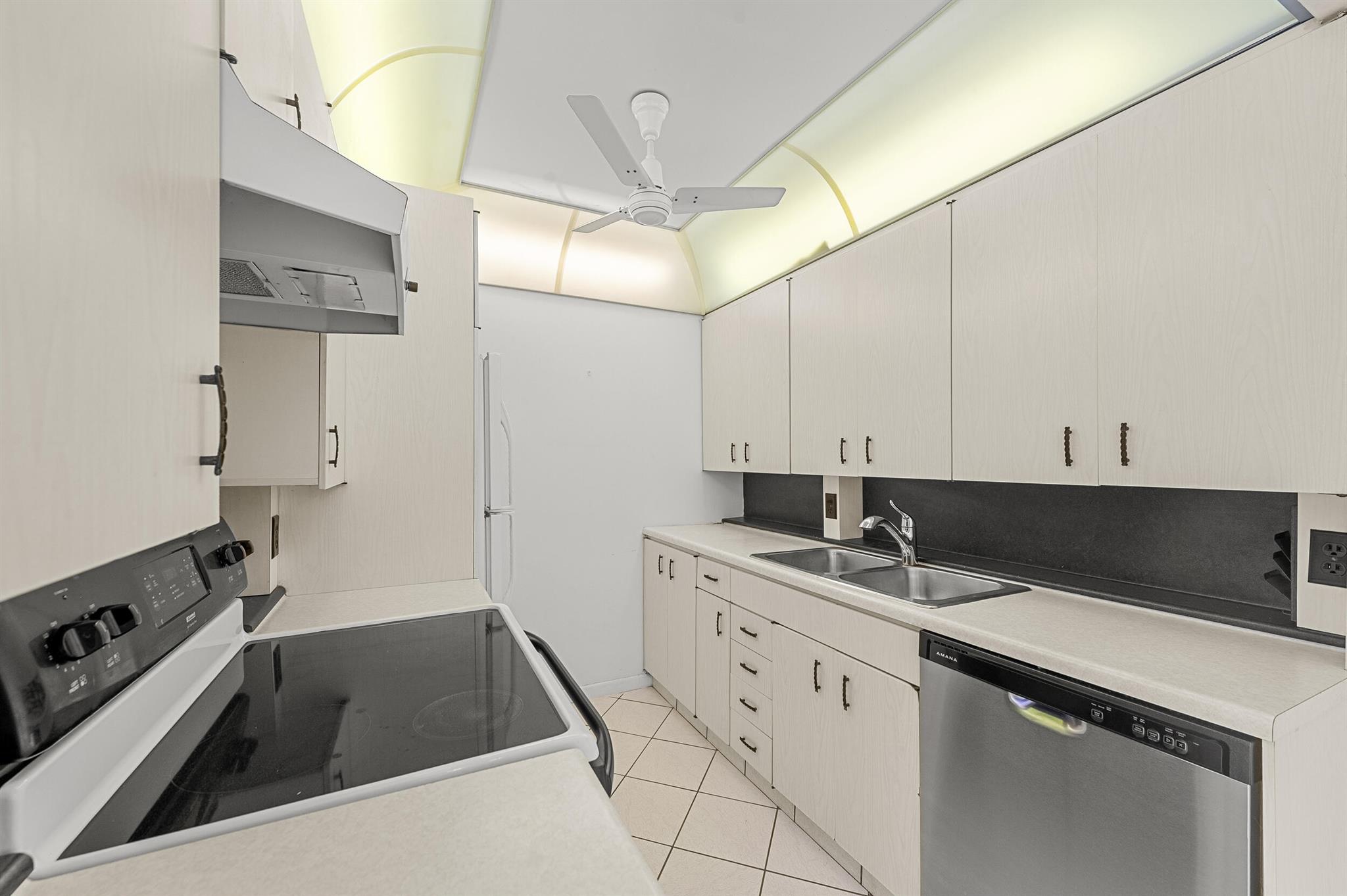 CAMBRIDGE B CONDO - Residential