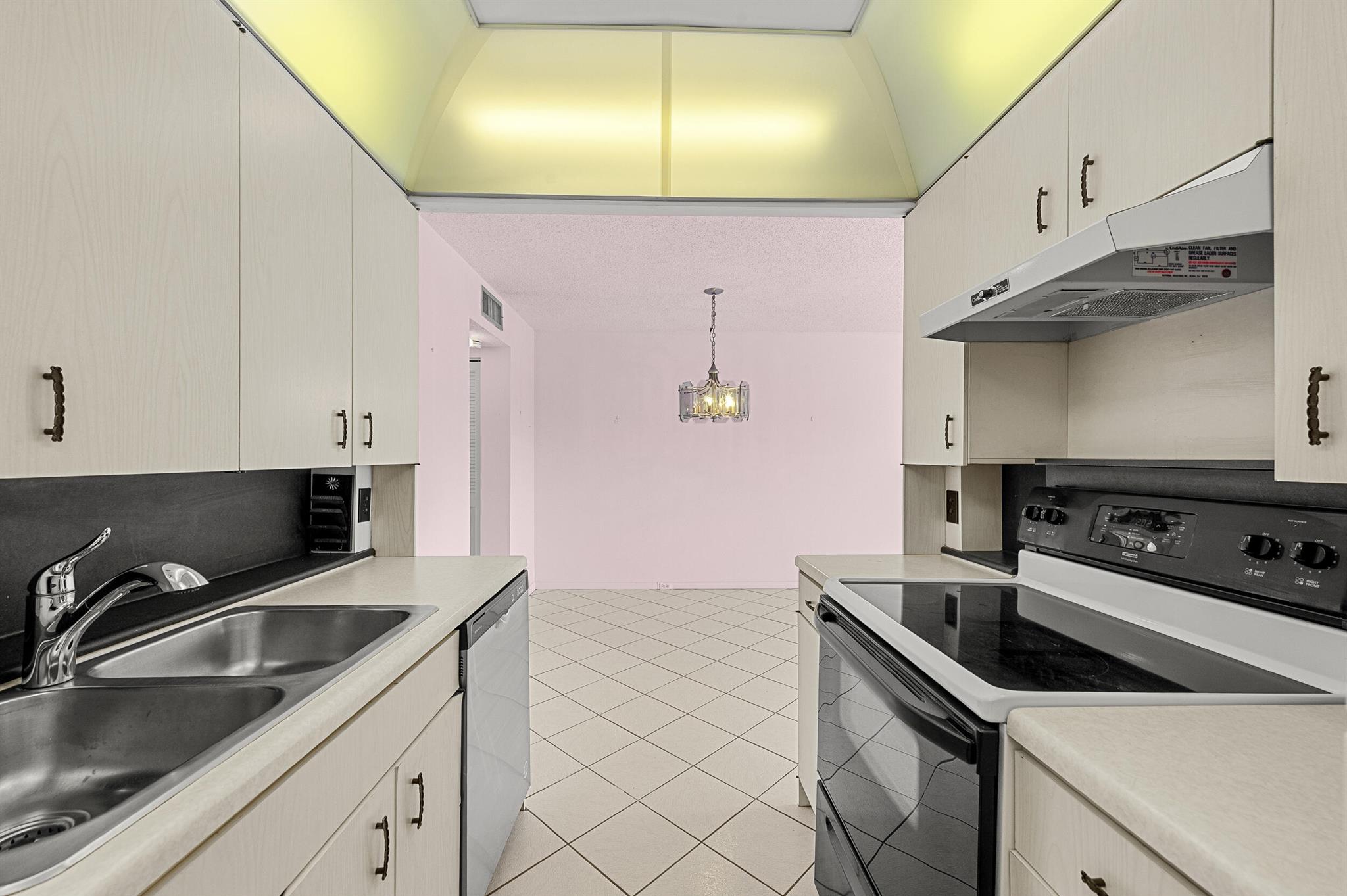 CAMBRIDGE B CONDO - Residential