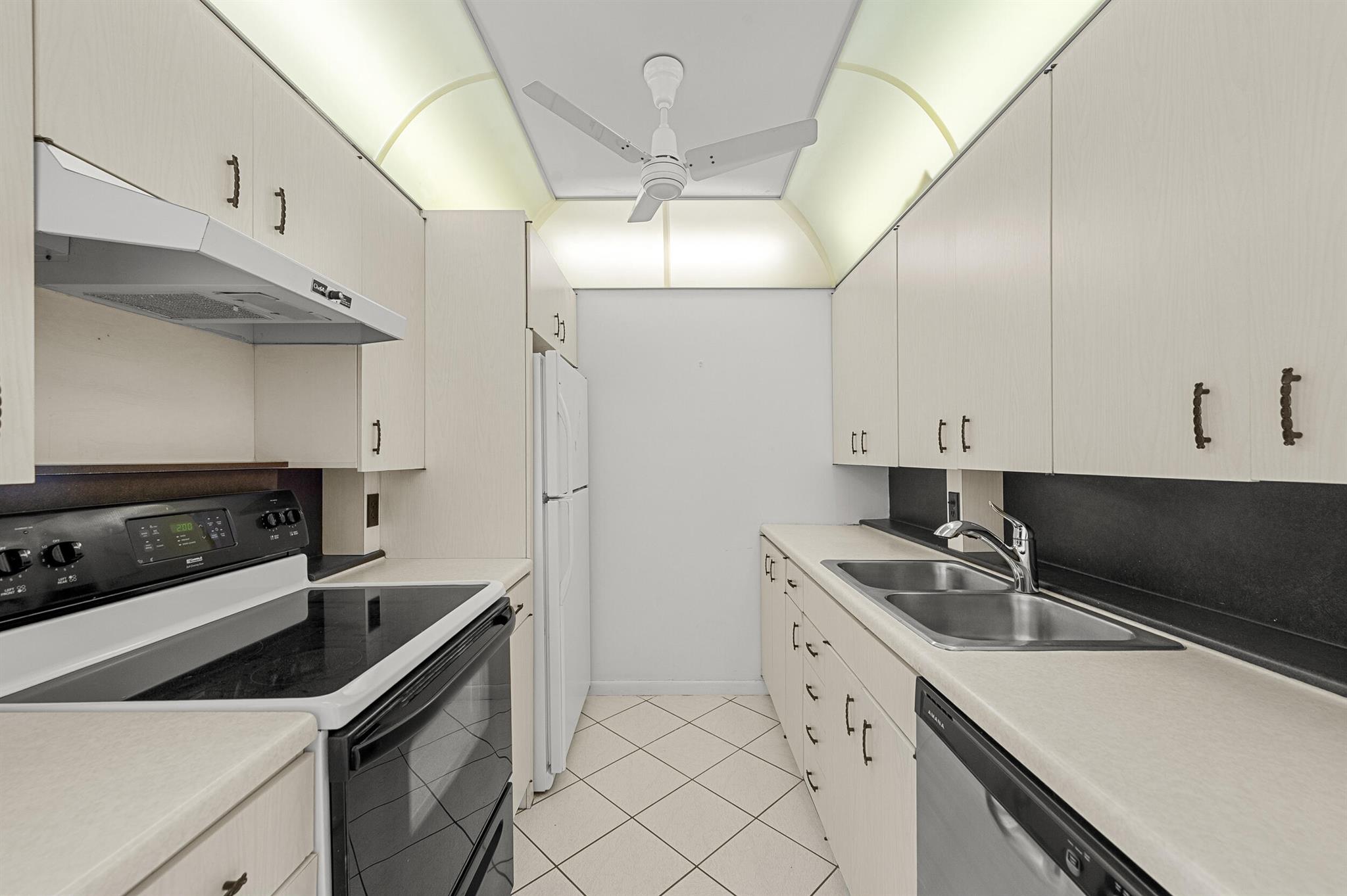 CAMBRIDGE B CONDO - Residential