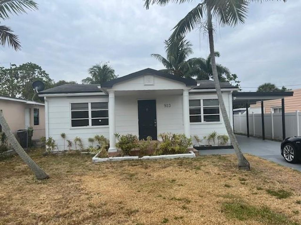 Photo of 923 S D Street, Lake Worth Beach, FL 33460 (MLS # F10435741)