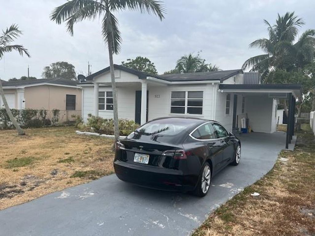 Photo of 923 S D Street, Lake Worth Beach, FL 33460 (MLS # F10435741)