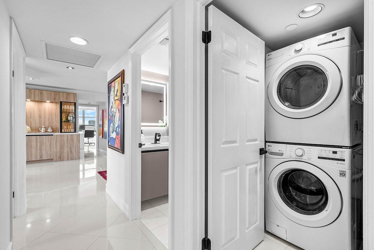 Mystic Pointe Tower 400 C - Residential Lease