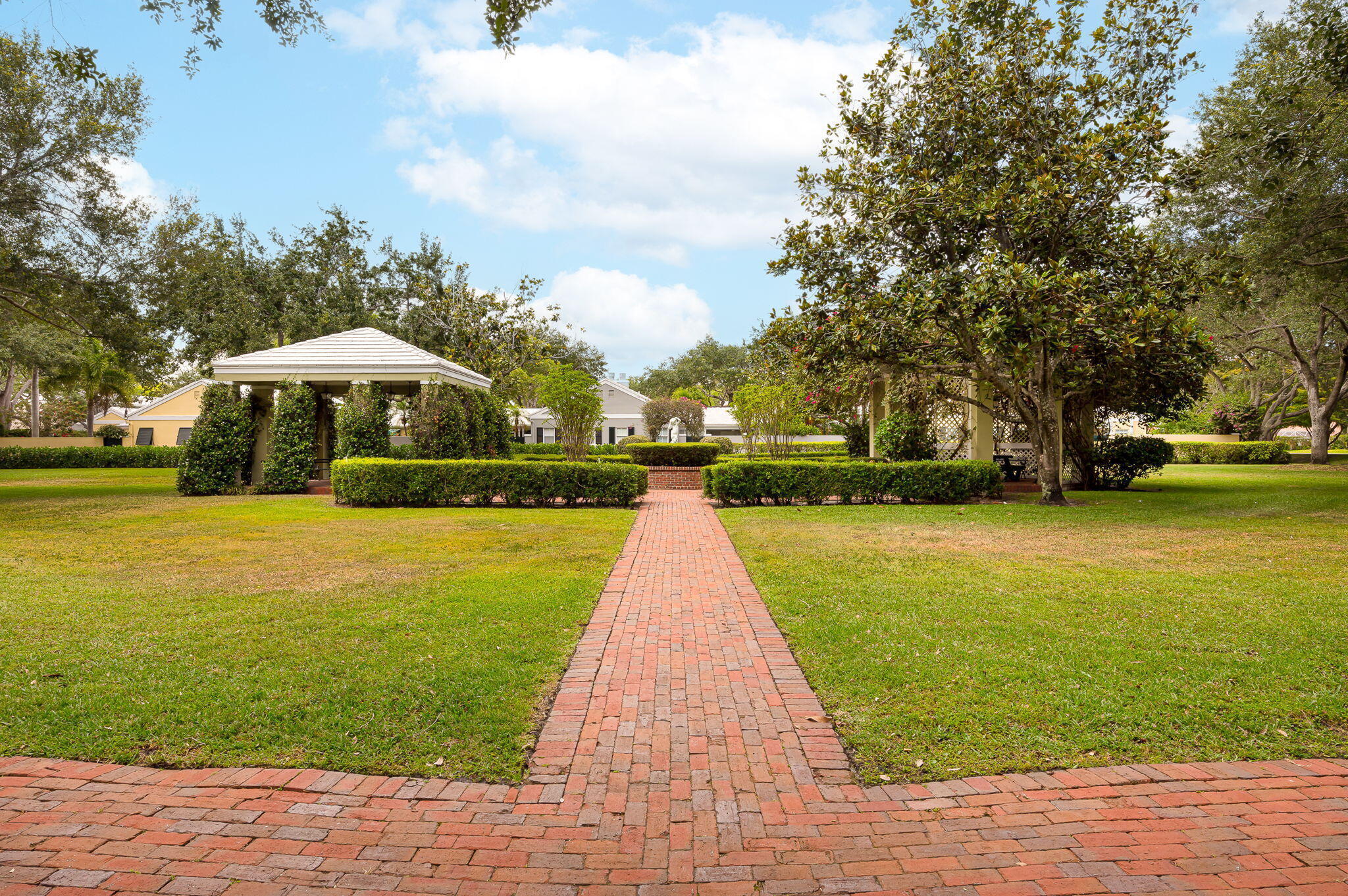 CHARLESTON PLACE - Residential