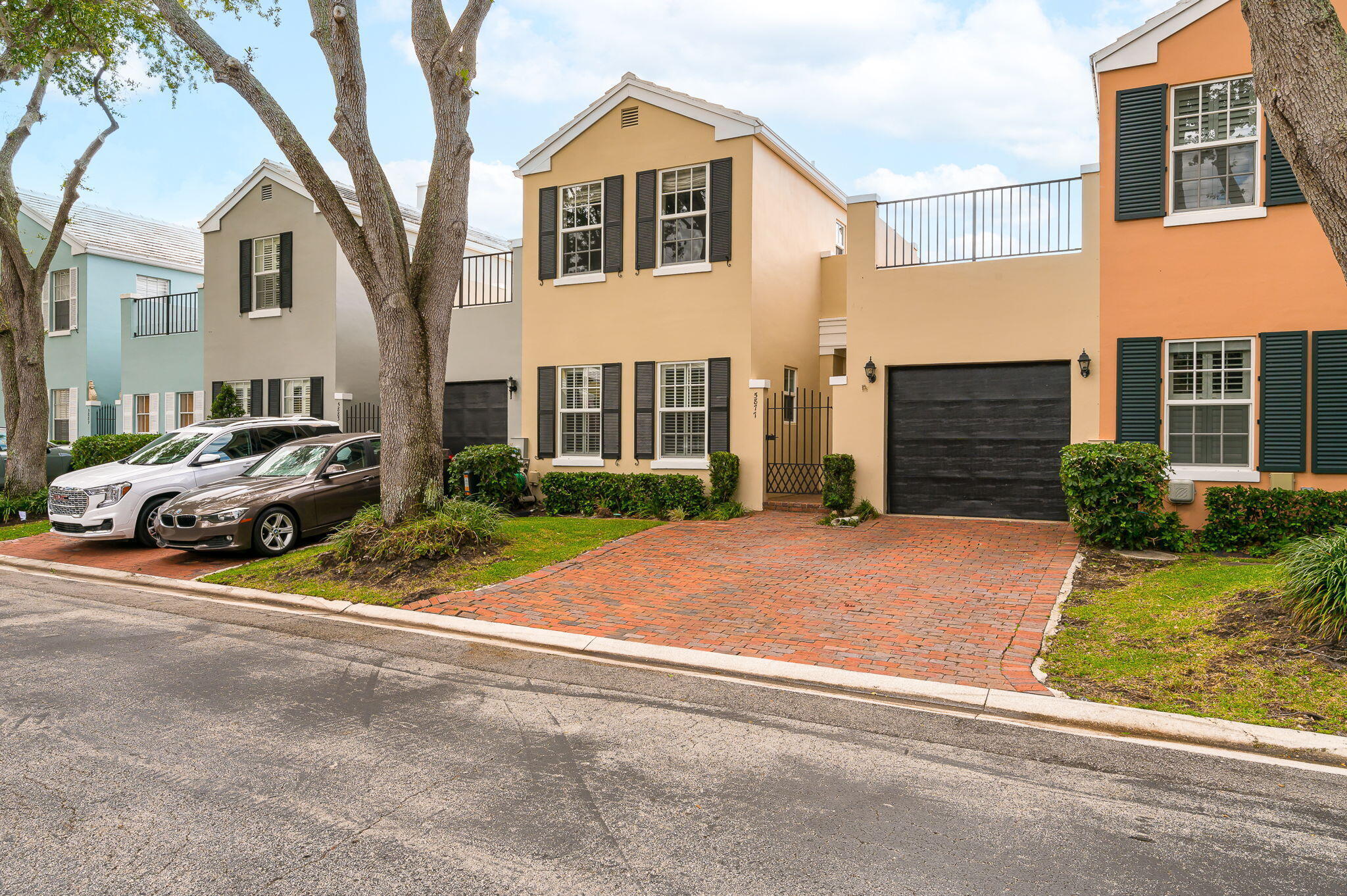 CHARLESTON PLACE - Residential