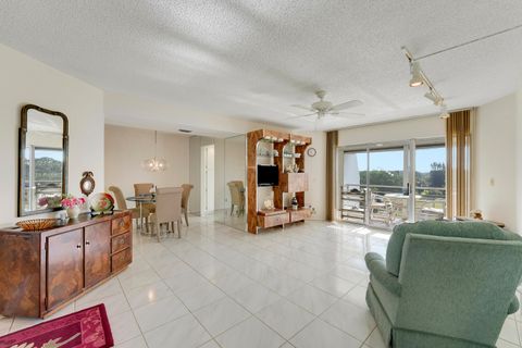 Photo of 3597 Birdie Drive #607, Lake Worth, FL 33467 (MLS # B26009124)