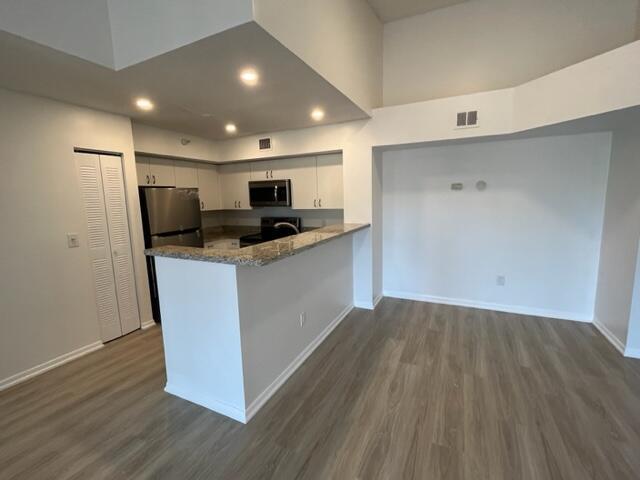 View photos, virtual tours, details... 111 Yacht Club Way 305