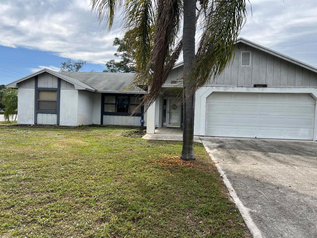 Photo of 592 SE Crescent Avenue, Port Saint Lucie, FL 34952 (MLS # R10959566)