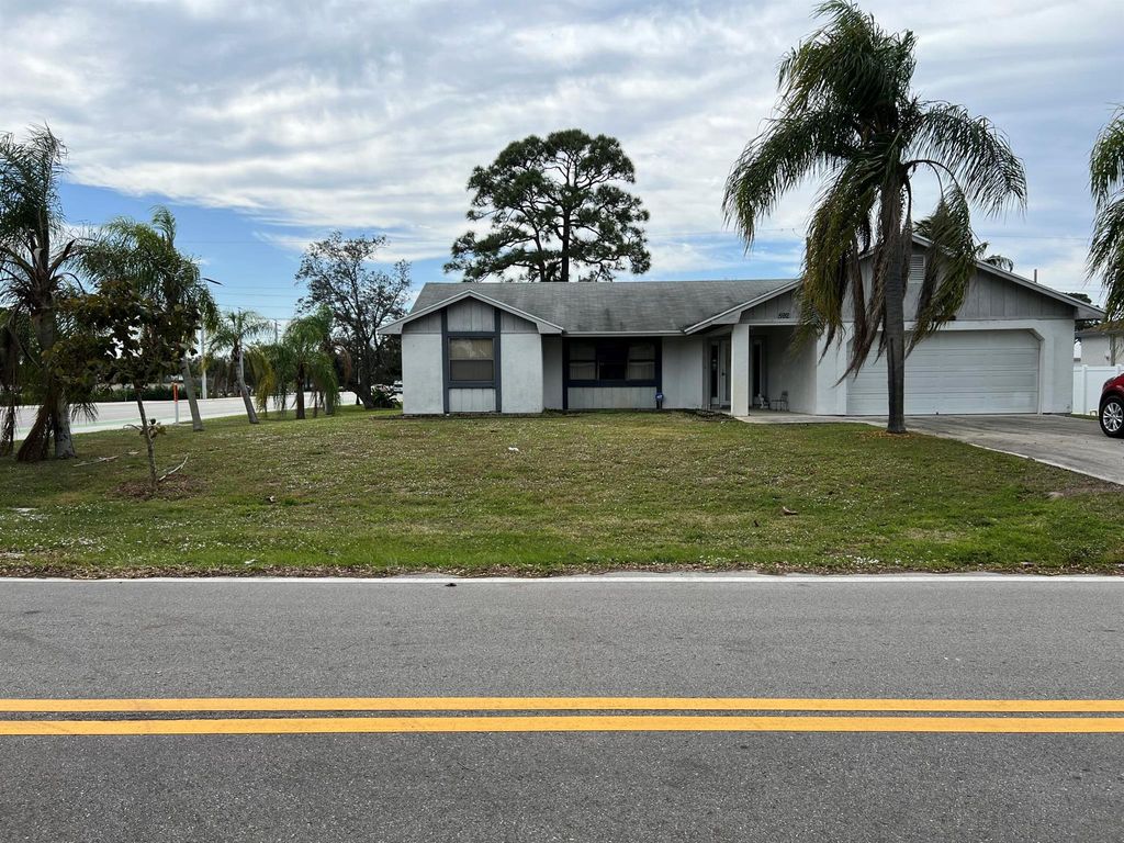 Photo of 592 SE Crescent Avenue, Port Saint Lucie, FL 34952 (MLS # R10959566)