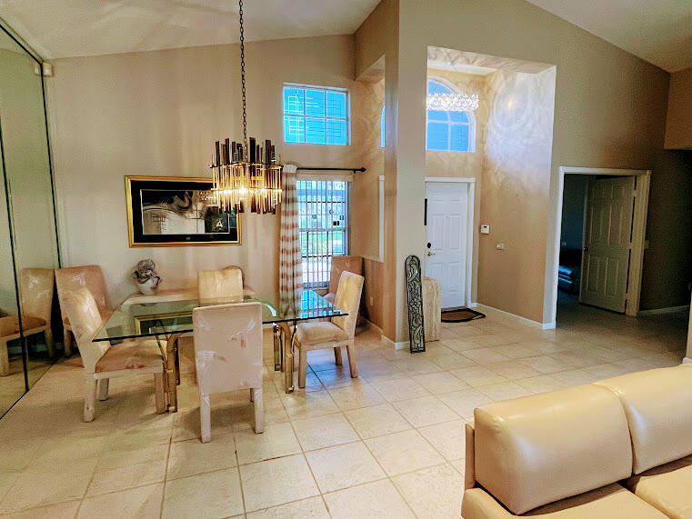 VALENCIA LAKES 1 - Residential