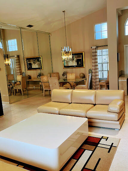 VALENCIA LAKES 1 - Residential