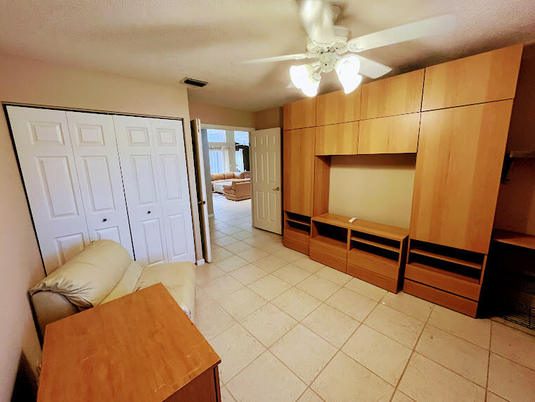 VALENCIA LAKES 1 - Residential