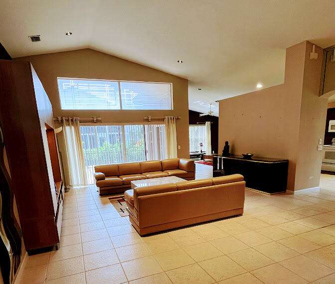 VALENCIA LAKES 1 - Residential