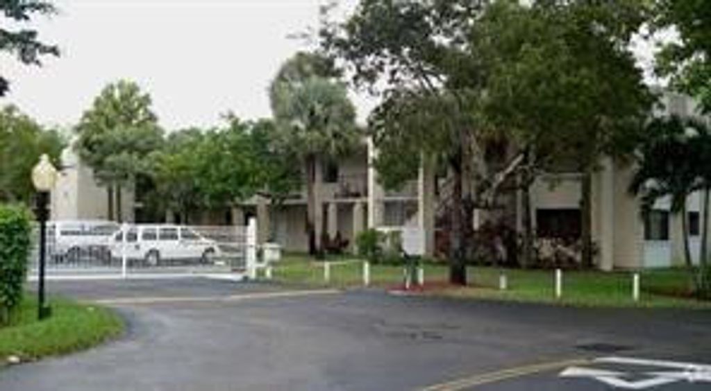 Photo of 1417 Meadows Circle #1417, Boynton Beach, FL 33436 (MLS # F10511917)