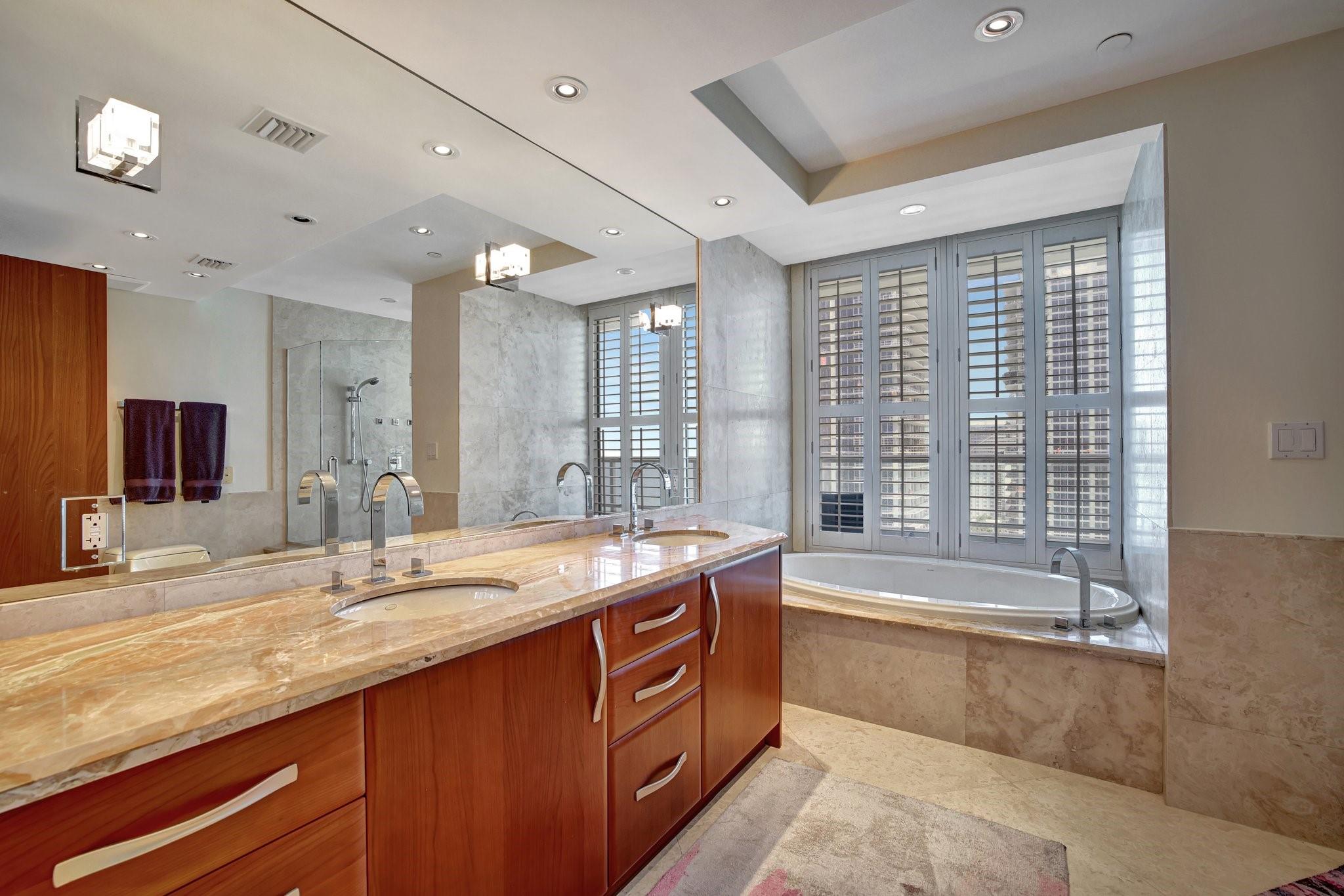 Ritz Carlton - Residential