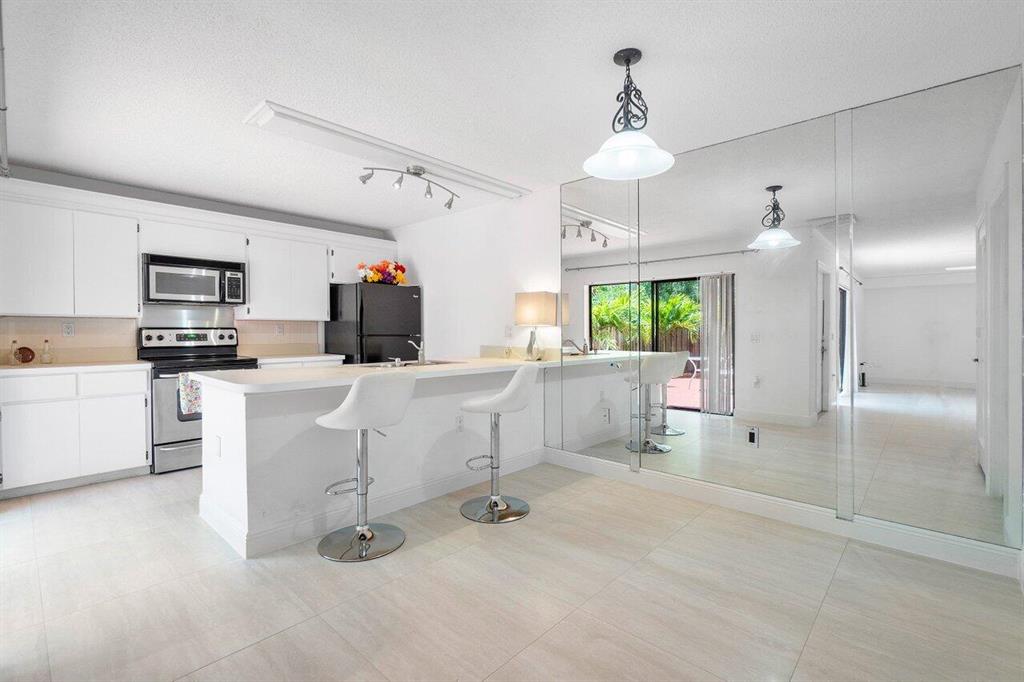 HERITAGE VILLAGE OF P B LAKES - Residential