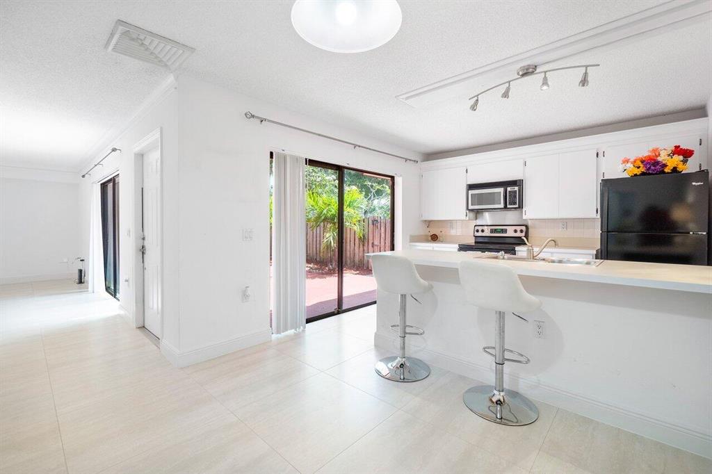 HERITAGE VILLAGE OF P B LAKES - Residential