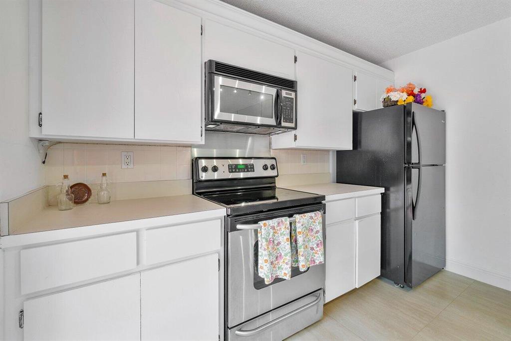 HERITAGE VILLAGE OF P B LAKES - Residential