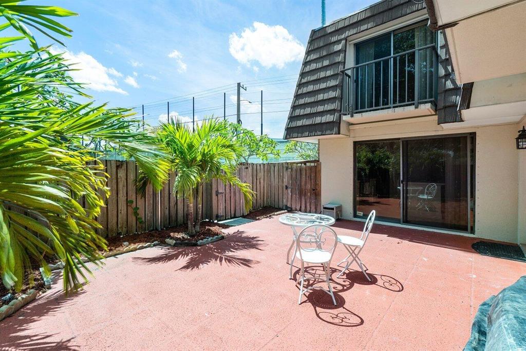 HERITAGE VILLAGE OF P B LAKES - Residential