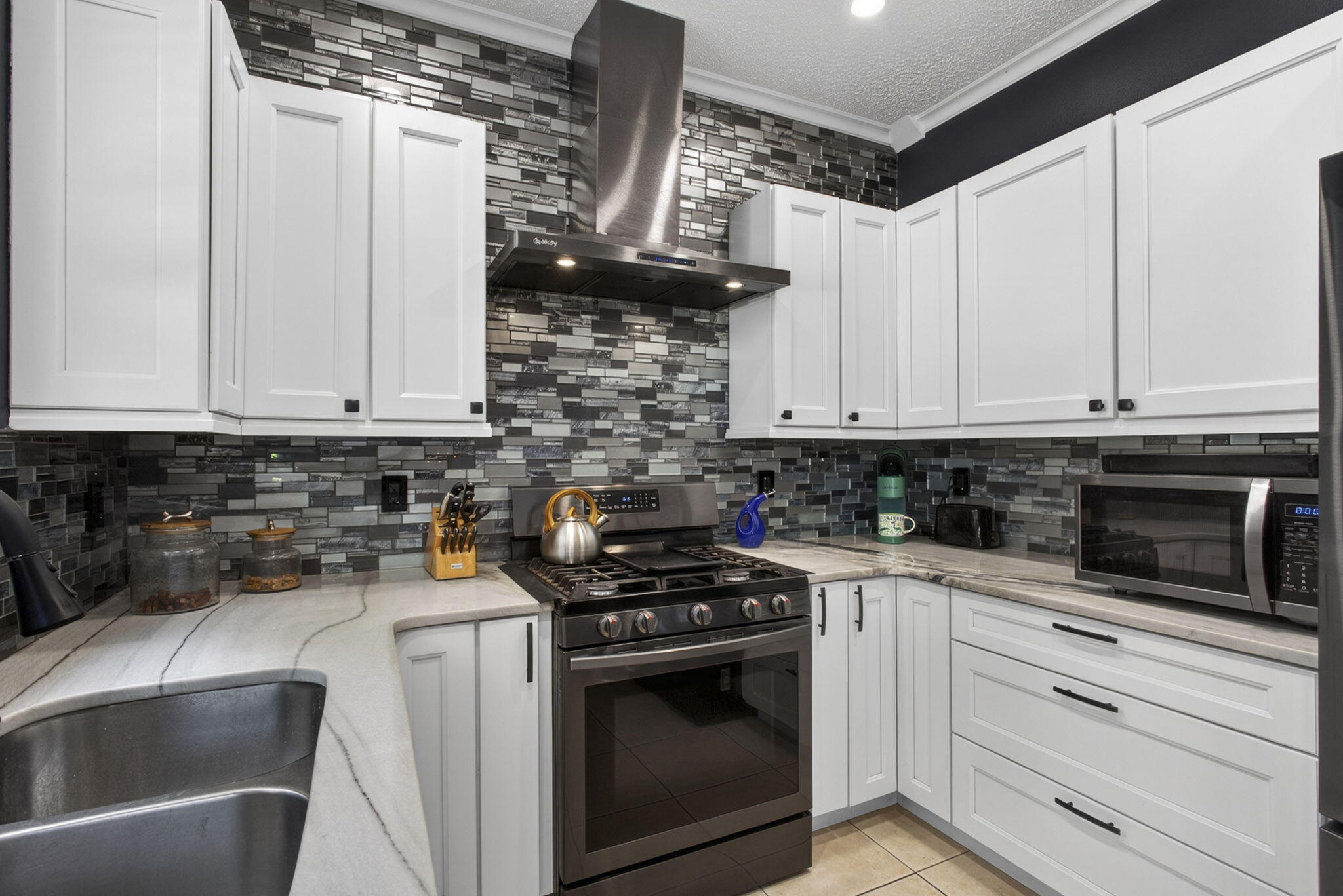 THOROUGHBRED LAKE ESTATES 2 - Residential