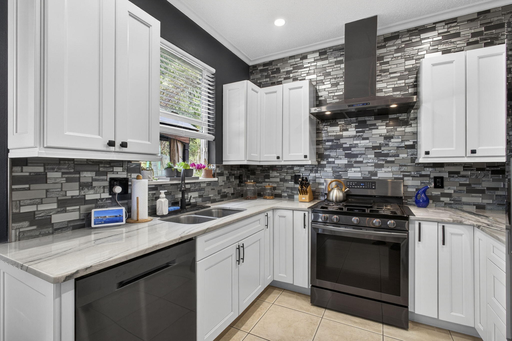 THOROUGHBRED LAKE ESTATES 2 - Residential